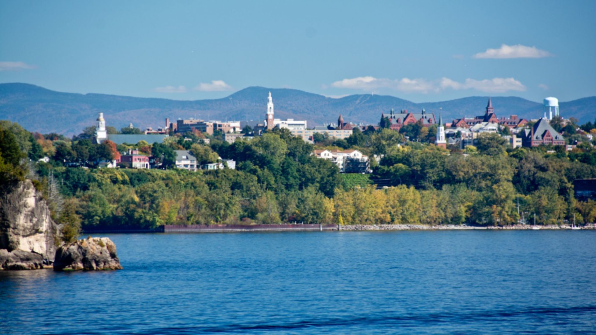 A image of the city of Burlington, VT from arcoss Lake Champlain